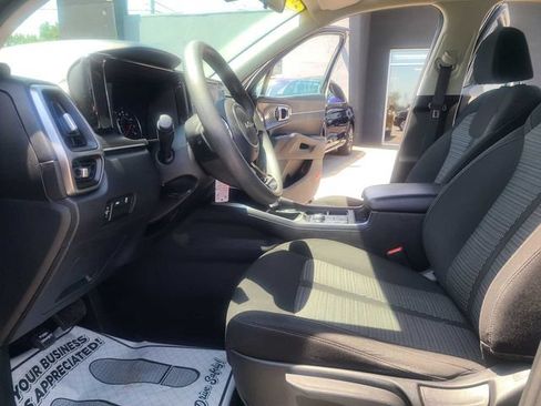 Used 2023 Kia Sorento LX AWD/4WD image 14