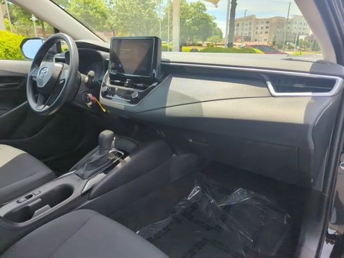 Used 2025 Toyota Corolla LE FWD image 25