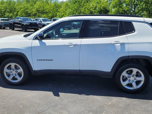 Used 2024 Jeep Compass Latitude AWD/4WD image 7