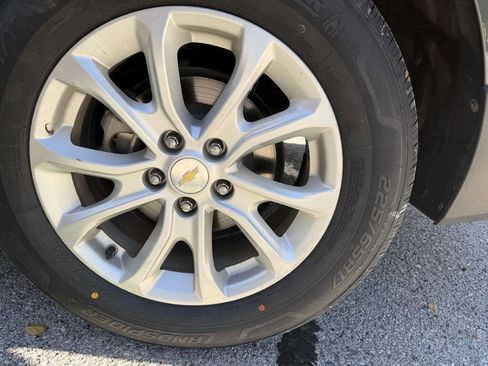 Used 2018 Chevrolet Equinox LT image 24