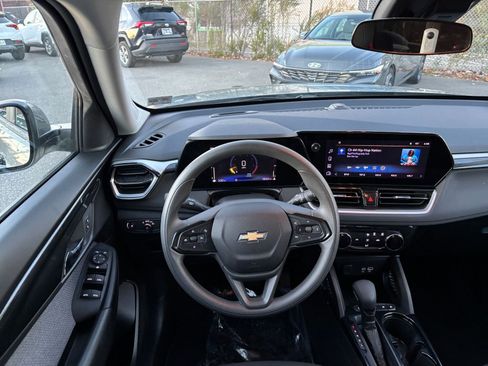 Used 2025 Chevrolet TrailBlazer LT image 32