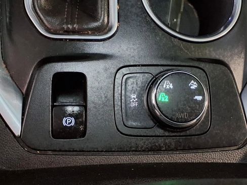 Used 2018 Chevrolet Traverse LT AWD/4WD image 25