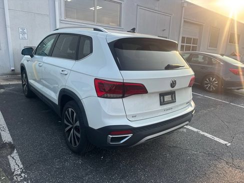 Used 2022 Volkswagen Taos SE AWD/4WD image 2
