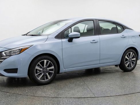 Used 2025 Nissan Versa SV image 3