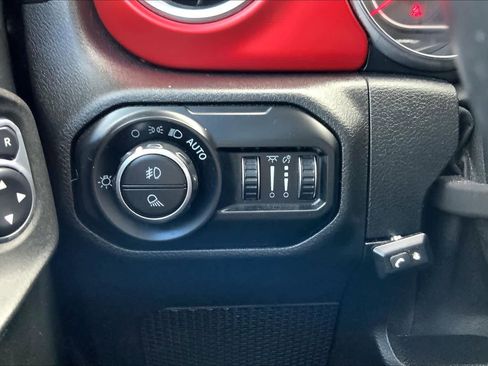 Used 2021 Jeep Gladiator Rubicon w/ LED Lighting Group AWD/4WD image 35