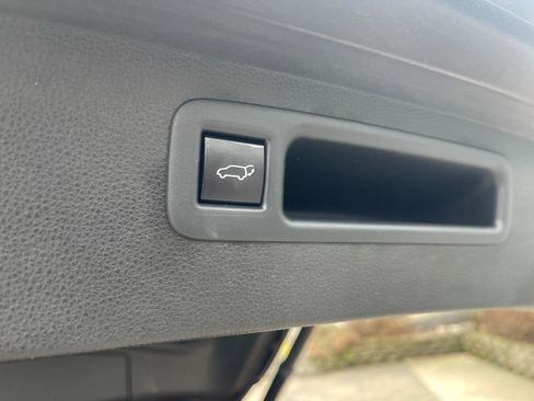 Used 2020 Toyota Highlander XLE image 36