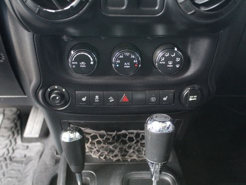 Used 2014 Jeep Wrangler Rubicon w/ Power Convenience Group image 31