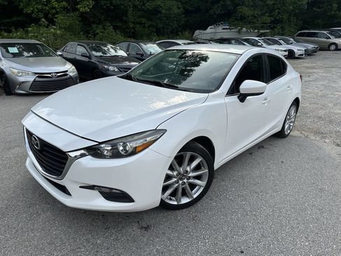 Used 2017 MAZDA MAZDA3 Touring FWD image 2