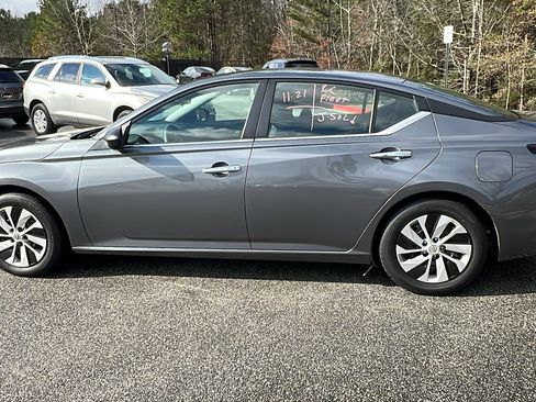 Used 2024 Nissan Altima 2.5 S image 11