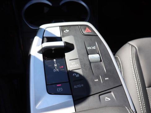 Used 2025 BMW X1 xDrive28i w/ Premium Package image 27