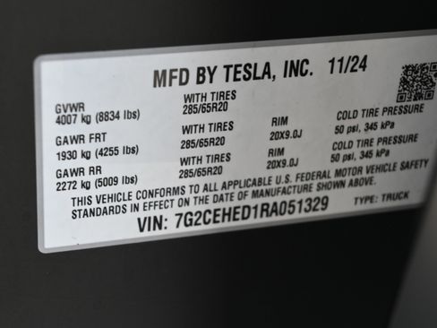 Used 2024 Tesla Cybertruck AWD Crew Cab image 34