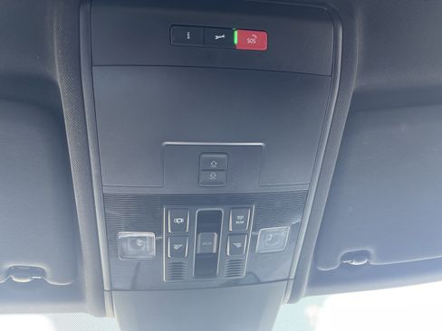 Used 2020 Volkswagen Atlas Cross Sport SEL AWD/4WD image 32