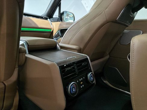 Used 2024 Land Rover Range Rover Long Wheelbase Autobiography image 31