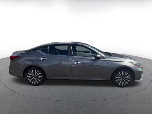 Used 2025 Nissan Altima 2.5 SV FWD image 16