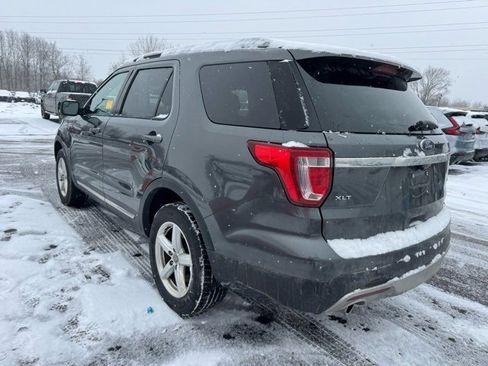 Used 2017 Ford Explorer XLT w/ Equipment Group 202A image 4