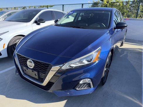 Used 2019 Nissan Altima 2.5 SR w/ SR Premium Package image 2