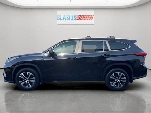 Used 2023 Toyota Highlander XLE AWD/4WD image 6