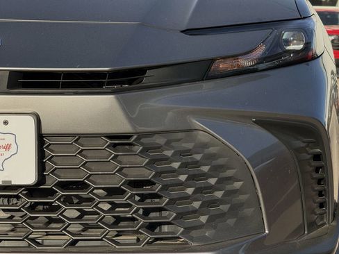 Used 2025 Toyota Camry SE image 8