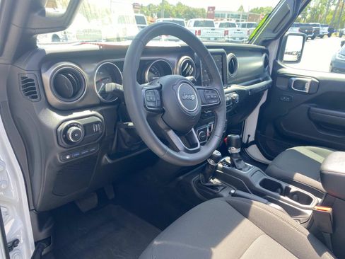 Used 2023 Jeep Wrangler Unlimited w/ Sun & Screen Package AWD/4WD image 27