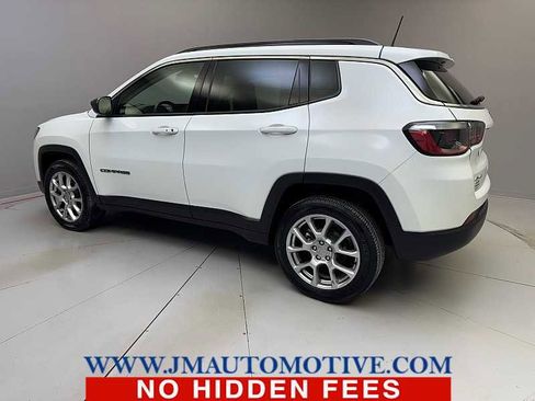 Used 2022 Jeep Compass Latitude image 3