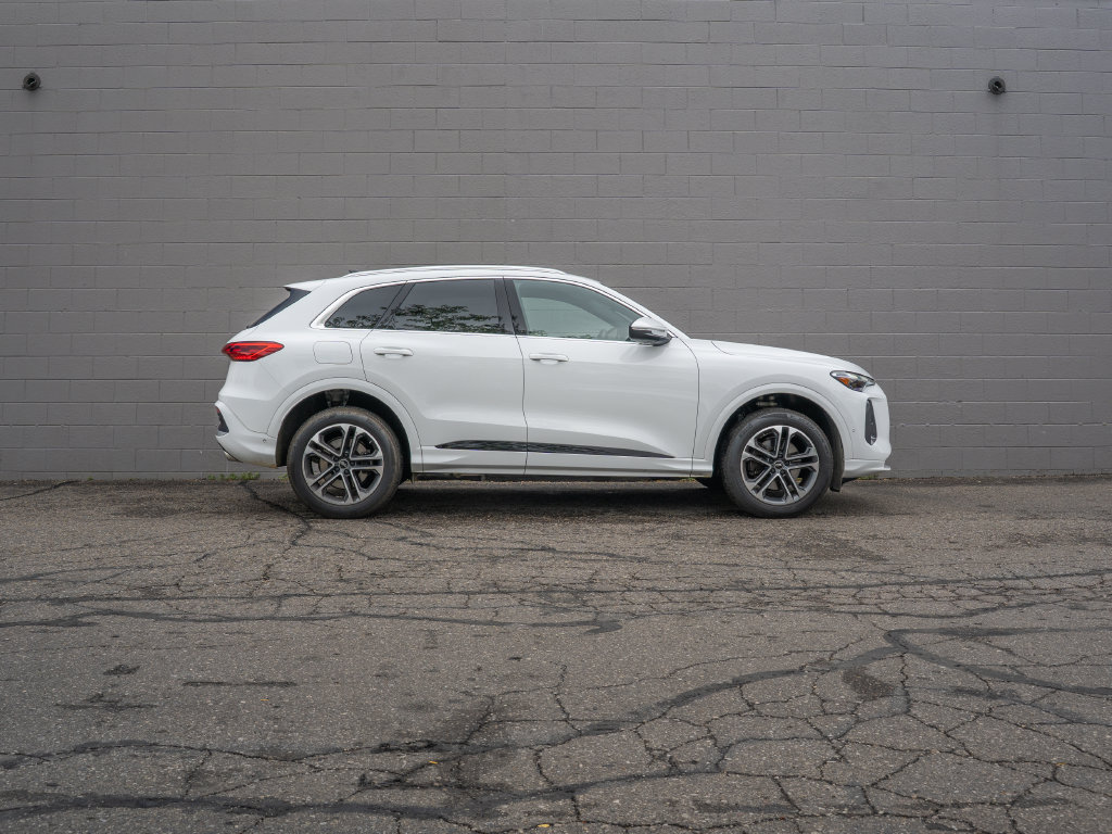 Certified 2025 Audi Q5 Premium w/ Convenience Package AWD/4WD image 8