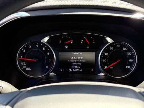 Used 2025 Chevrolet Blazer LT FWD image 11