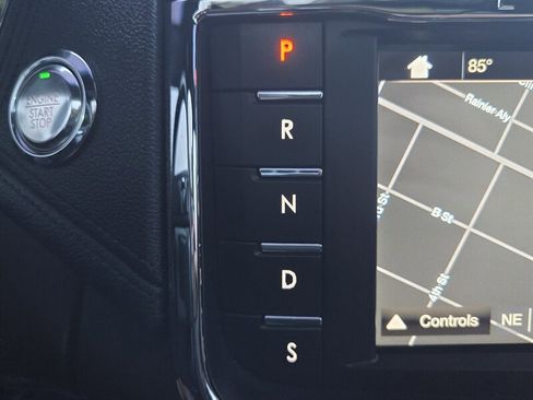 Used 2019 Lincoln Continental Select image 36