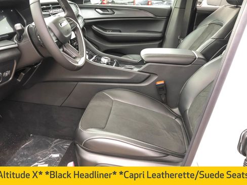 New 2025 Jeep Grand Cherokee Altitude image 5