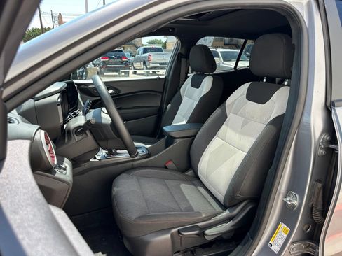 Used 2024 Chevrolet Trax RS w/ Sunroof Package FWD image 11