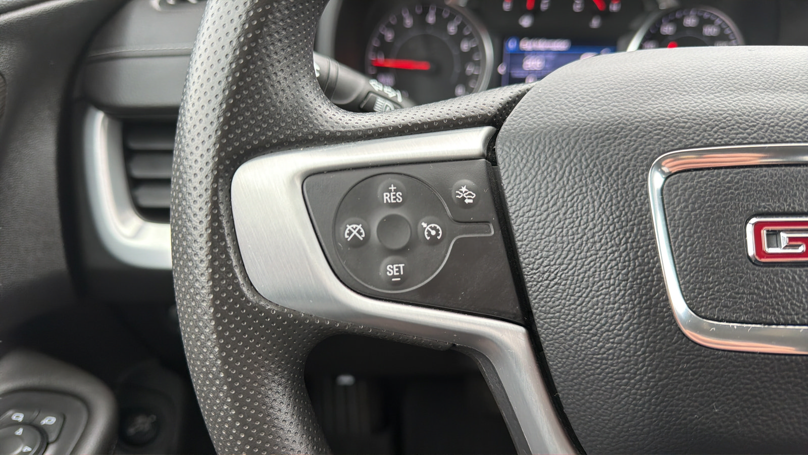Used 2023 GMC Terrain SLE w/ Driver Convenience Package FWD image 18