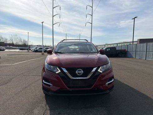 Used 2022 Nissan Rogue Sport SL image 2