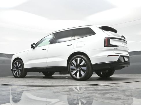 New 2025 Volvo EX90 Plus image 16
