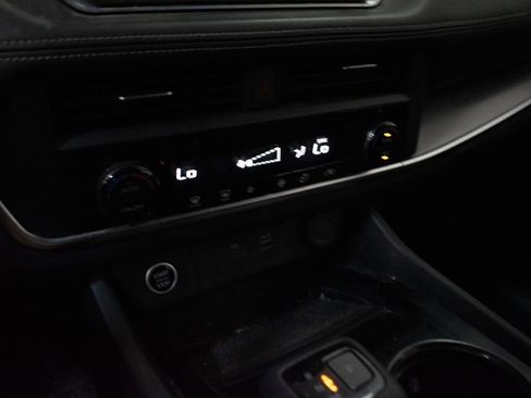 Used 2023 Nissan Rogue SV AWD/4WD image 17