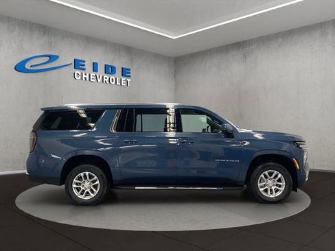 New 2026 Chevrolet Suburban LT w/ Comfort Package AWD/4WD image 15