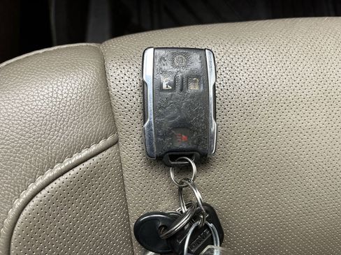 Used 2015 GMC Sierra 1500 SLT w/ SLT Crew Cab Value Package AWD/4WD image 28