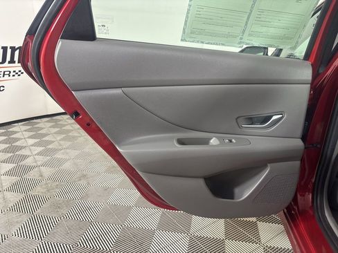 Used 2024 Hyundai Elantra SEL w/ Convenience Package FWD image 22