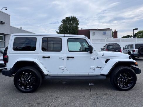 Used 2025 Jeep Wrangler Unlimited Sahara AWD/4WD image 8