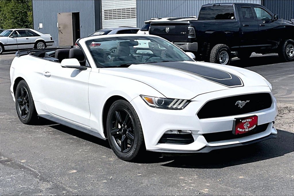 Used 2015 Ford Mustang Convertible RWD image 1