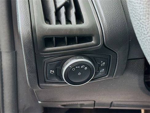Used 2016 Ford Focus SE image 10
