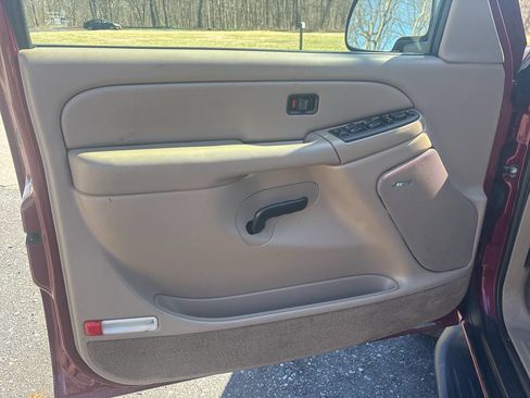 Used 2004 Chevrolet Suburban LS w/ Preferred Equipment Group image 19