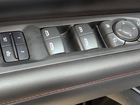 Used 2022 Chevrolet Suburban RST w/ Sport Performance Package image 21