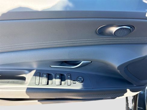 Used 2025 Hyundai Elantra SEL image 18