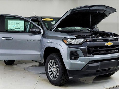 Used 2023 Chevrolet Colorado LT w/ LT Convenience Package II RWD image 9