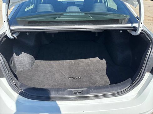 Used 2025 Nissan Altima 2.5 SV FWD image 31