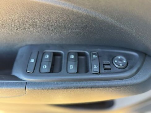 Used 2025 Hyundai Venue SEL image 9