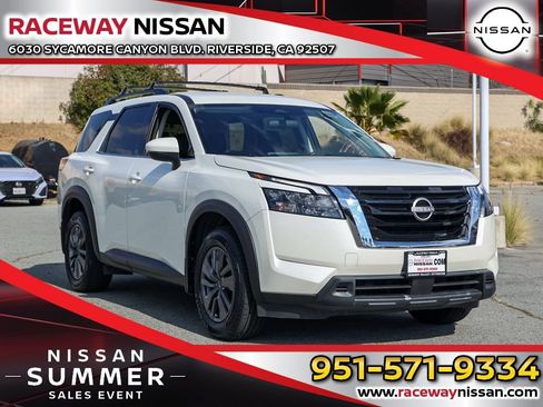 Used 2024 Nissan Pathfinder SV FWD image 1