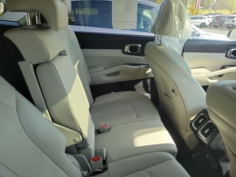 Certified 2025 Kia Sorento S w/ Panoramic Sunroof Package image 9