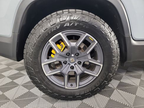 Used 2022 Rivian R1T Adventure image 12