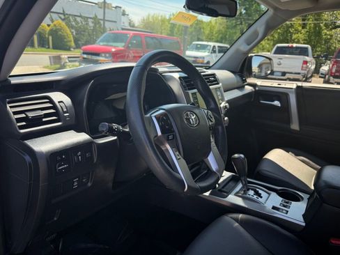 Used 2022 Toyota 4Runner SR5 Premium w/ Moonroof Package AWD/4WD image 11