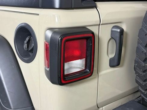 Used 2022 Jeep Wrangler Sport AWD/4WD image 13